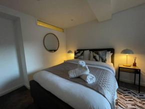 By The Beach Central Flat Accommodating 5 Guests